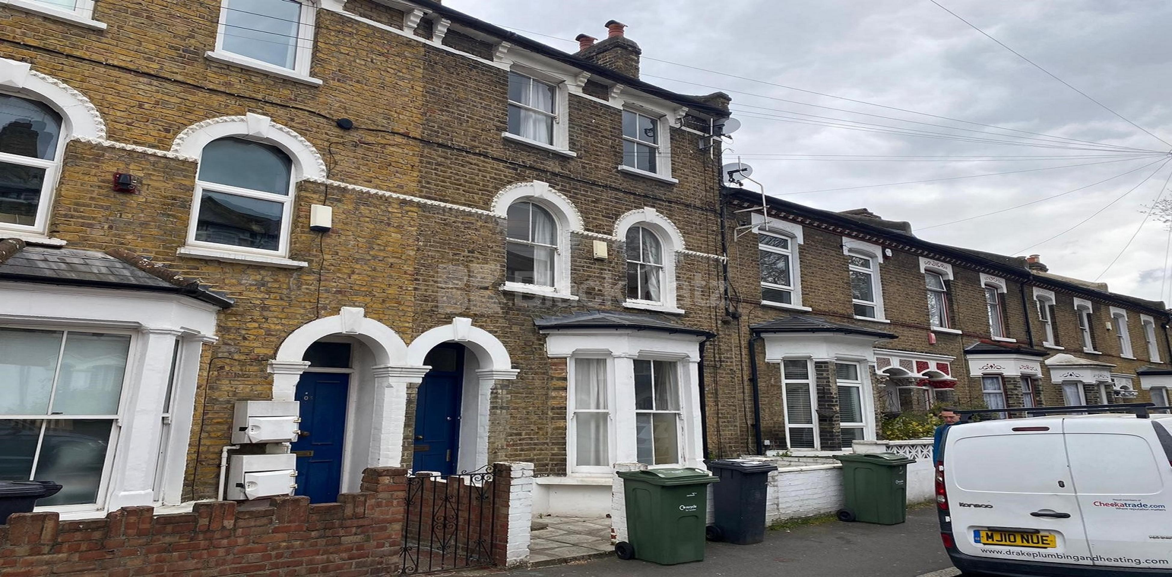 			LET , 4 Bedroom, 2 bath, 2 reception House			 Dalyell Road, Brixton SW9